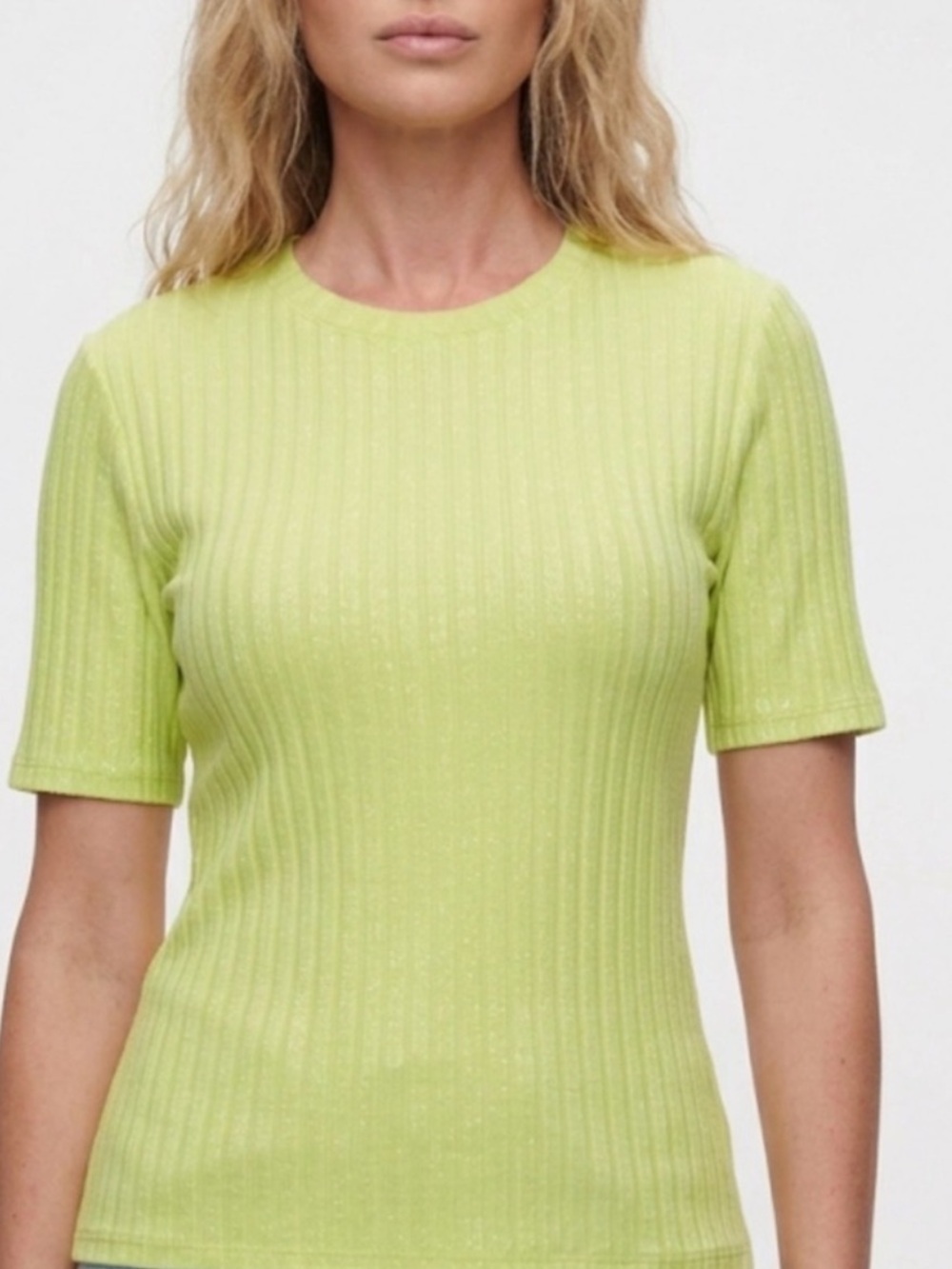 Good American Essential Rib Baby Tee – Neon Lime - Picture 2 of 14
